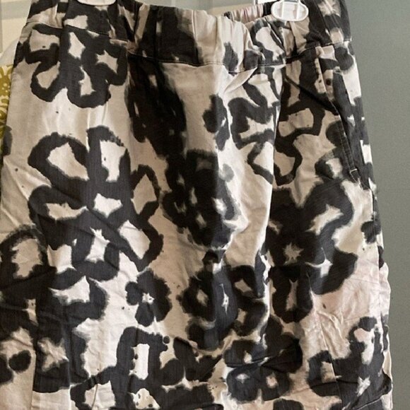 200 pieces MEN/WOMEN Brand Name/DESIGNER Clothes / Shoes MSRP $11,000 - Picture 7 of 9